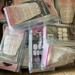 L.A Colors Frenchie Press On Nails 