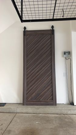 Sliding barn door
