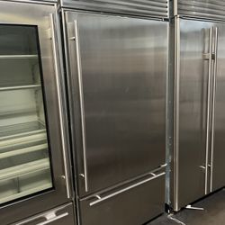 Sub Zero 36”Wide Built In Bottom Freezer Stainless Steel Refrigerator 