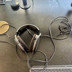 Sennheiser HD 650 Open-Back Headphones