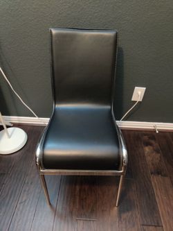 Set of 2 leather chairs