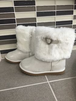 Girls winter boots( size 8T)