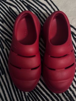 Ugg bubble clogs size 9