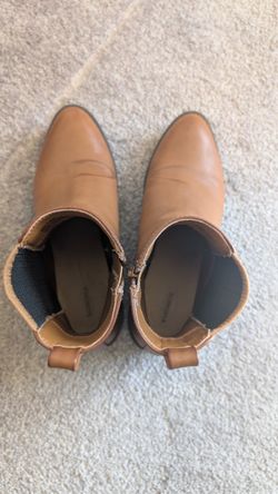 Sonoma tan chelsea ankle boots, size 8
