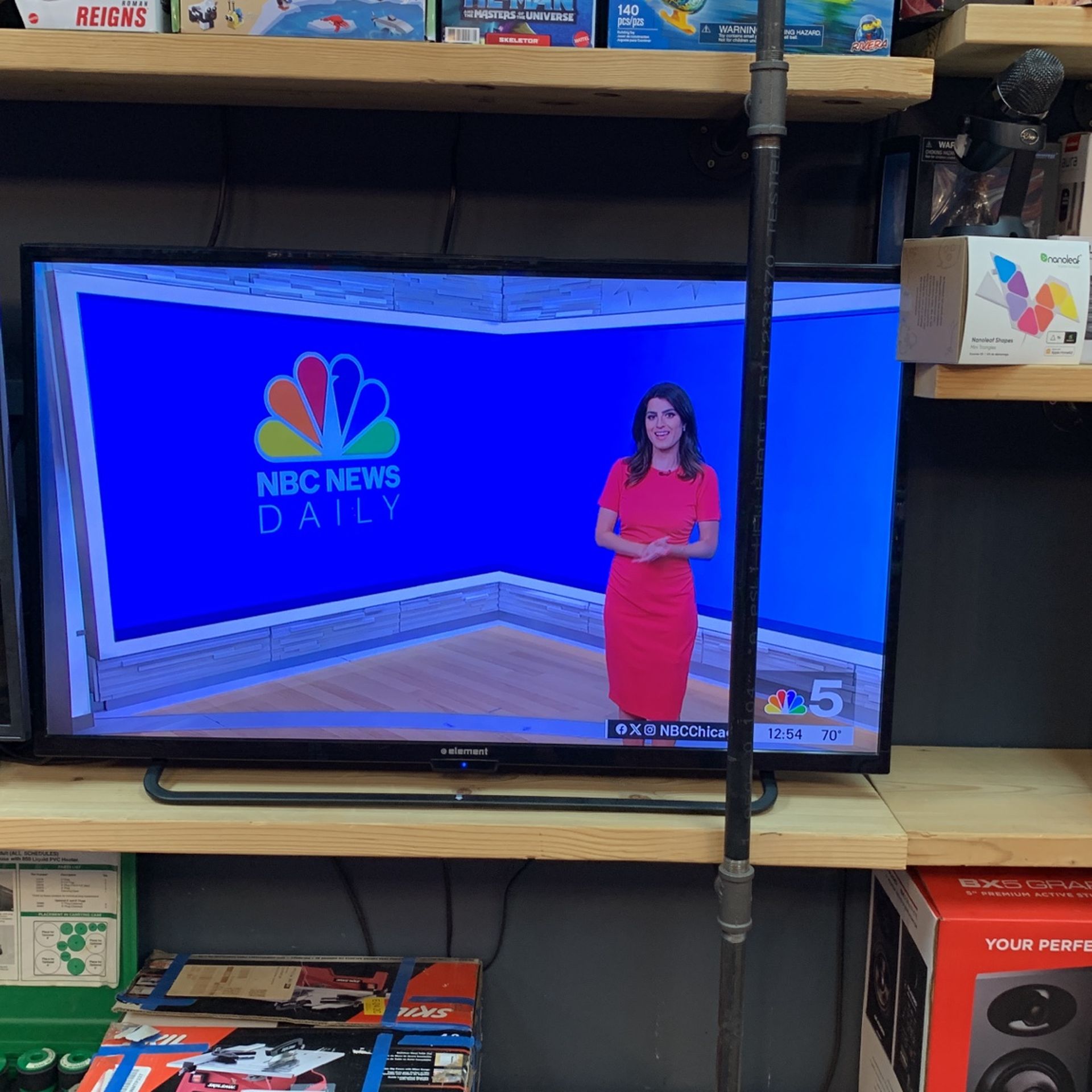 Element 43” TV ELF-J431614 Roku With Stand And Remote 124.00