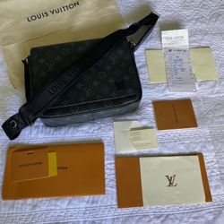 Louis Vuitton District Monogram 