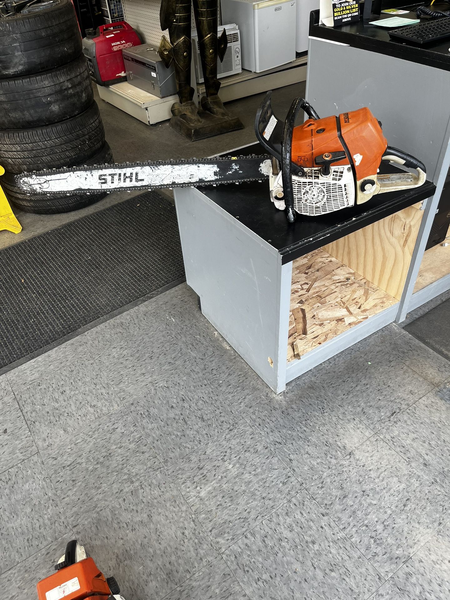 stihl magnum gas powered chain saw MS661c