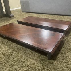 Dining Table , 6 Chairs And 2 Extra Pieces Of Leaves 