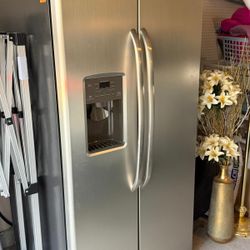 GE Refrigerator 