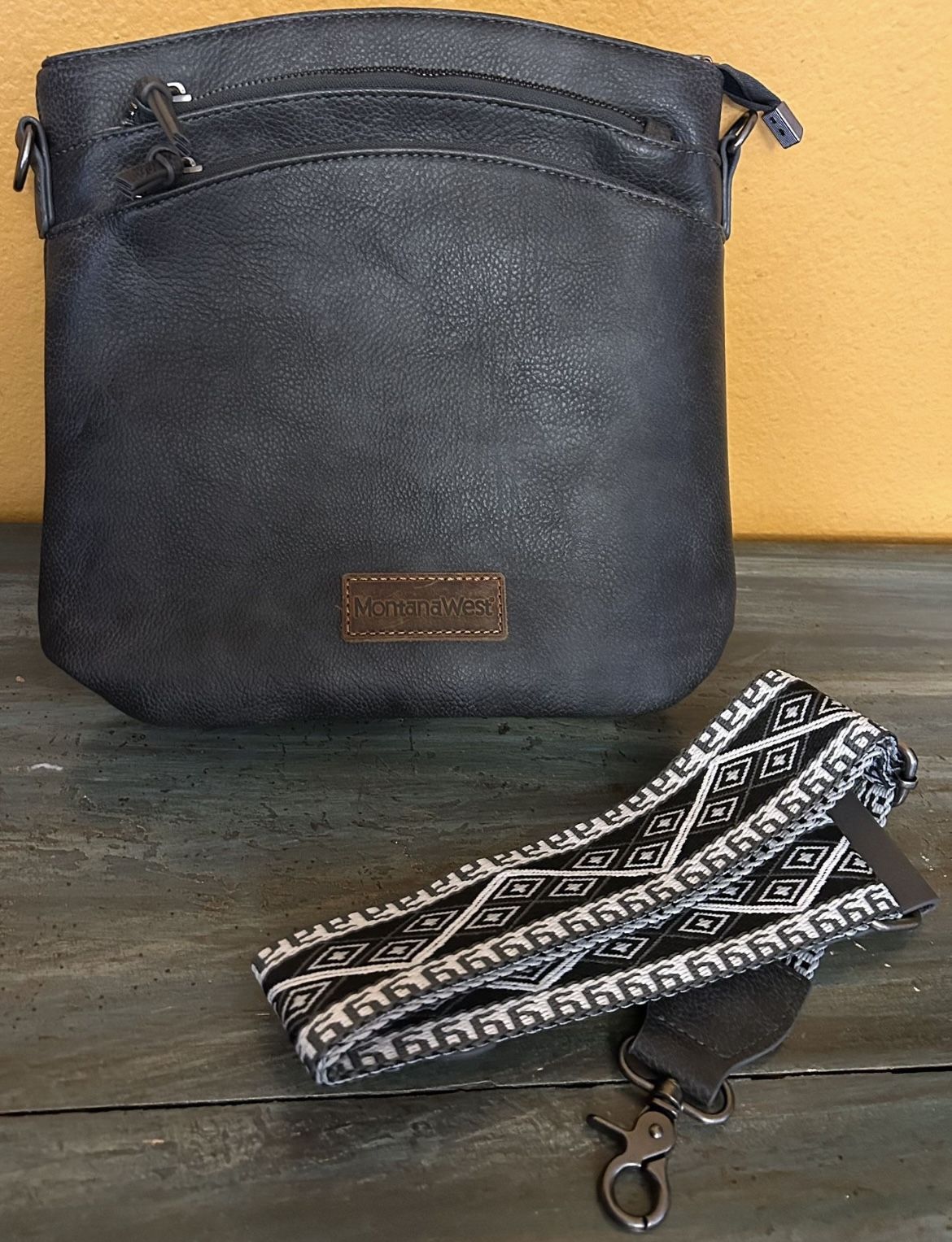 New Montana West Crossbody Purse. Lots Of Space. Grey