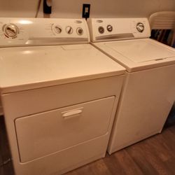 Both Whirlpool Washer And Dryer Set Works