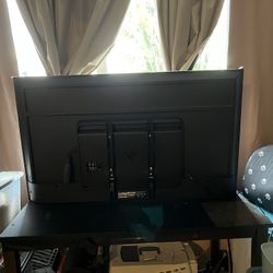 Vizio 55” Tv / No Remote 