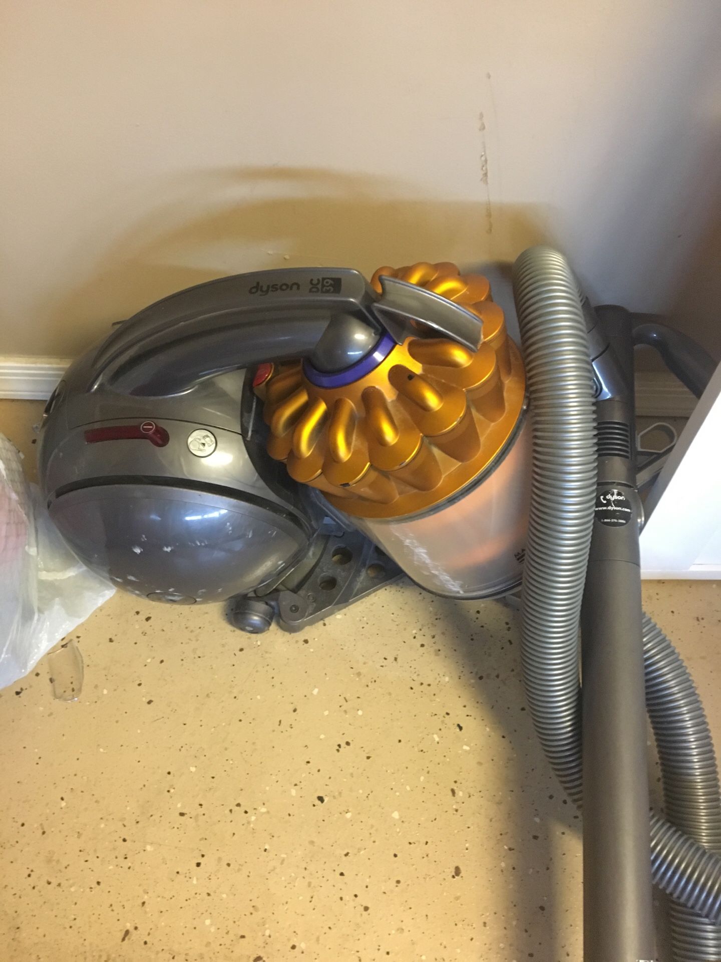 Dyson DC39 Vaccum Cleaner Not working for Parts or Repair