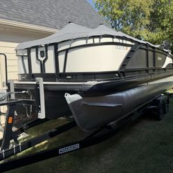 2023 Godfrey Monaco Tritoon