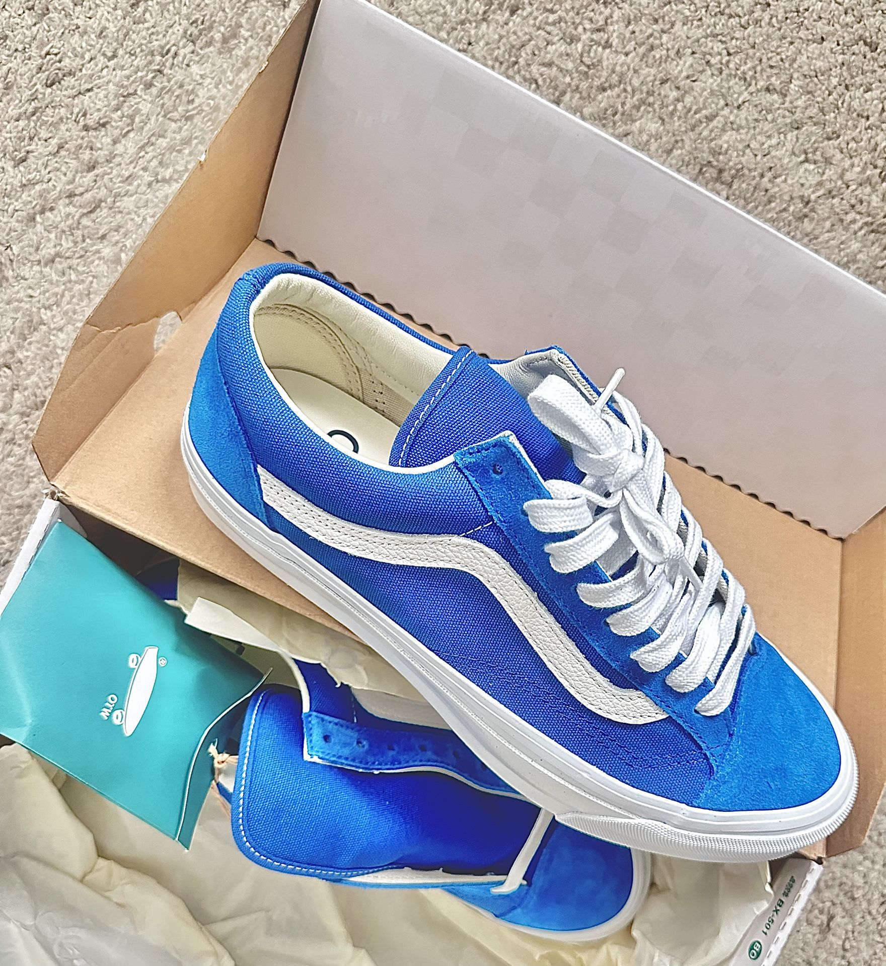 VANS (mens Size 9.5) *BRAND NEW!!!