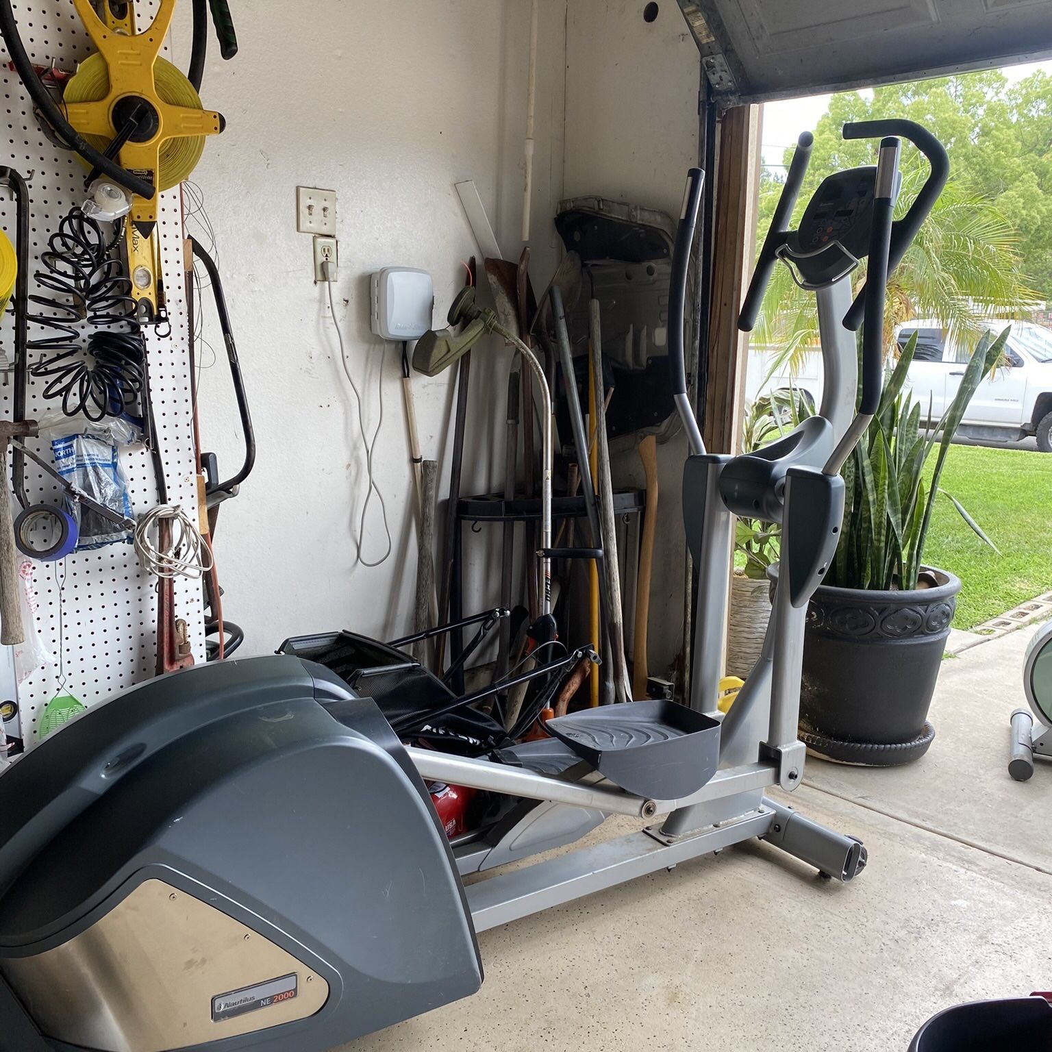Nautilus ne 2000 elliptical hotsell