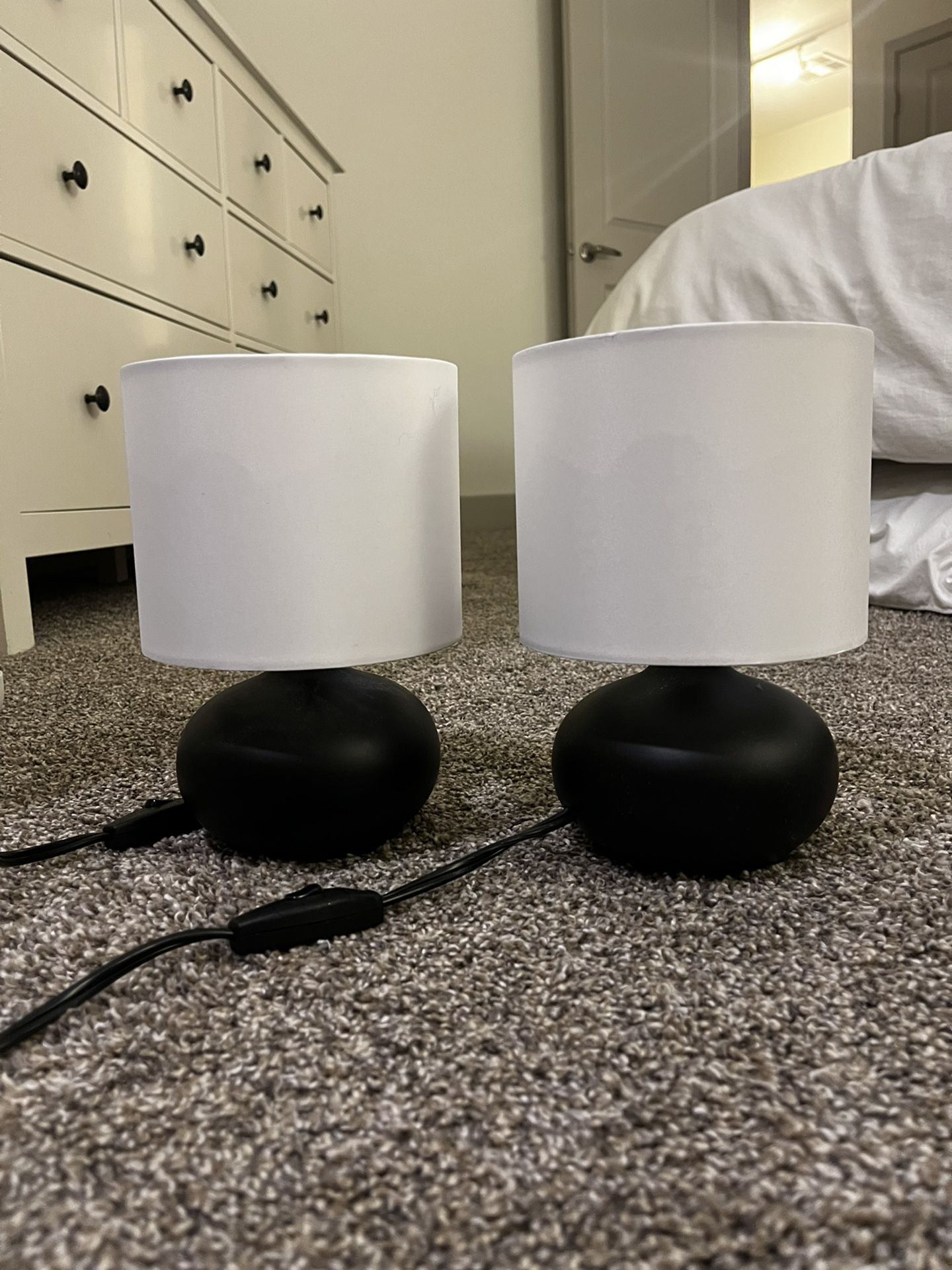 2 Side Lamps with Lightbulbs