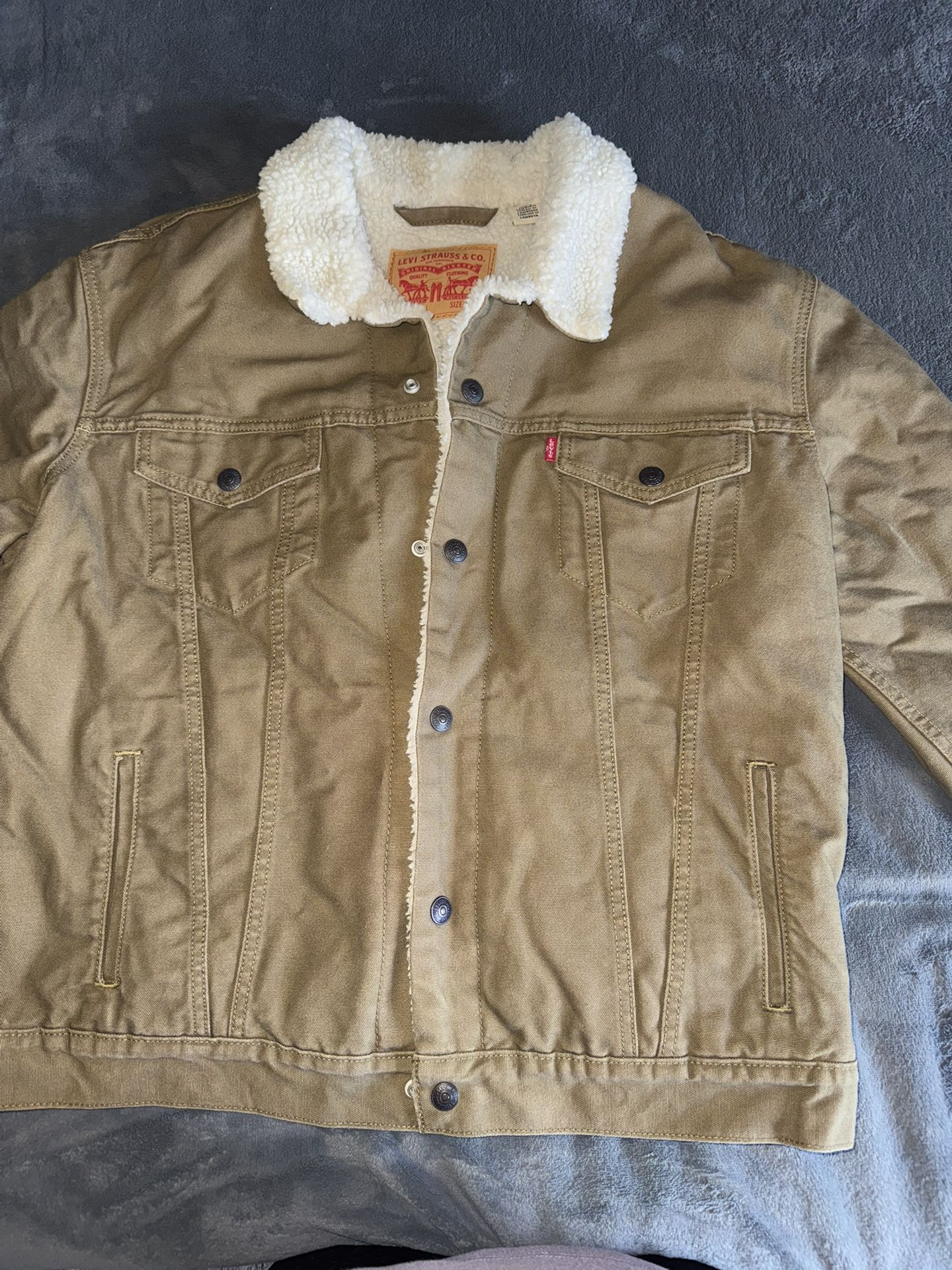 Levi’s Men’s Large Sherpa Trucker Jacket 