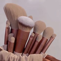 Mocha 13pcs Makeup Brushes With Free Makeup Stand