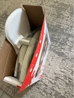 Skip hop floor seat