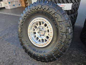 17" KMC beadlocks w/ 37" Toyo Tires