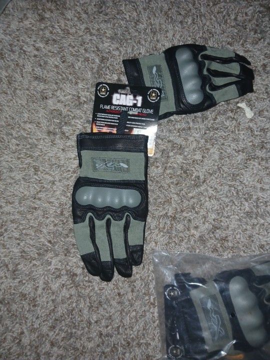 Military Combat Gloves Never Worn