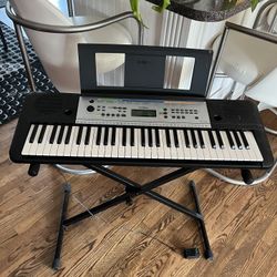 Yamaha YPT-255 Electronic Polyphonic Piano Keyboard 61 Keys & Stand & Power Cord