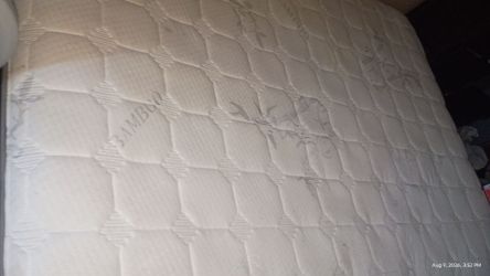 Queen mattress with metal frames