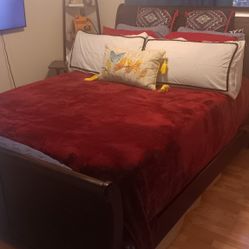 Queen Size Bed With Mattress 