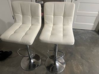 2 barstools