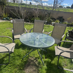 Patio Furniture/ Backyard Chairs with Table