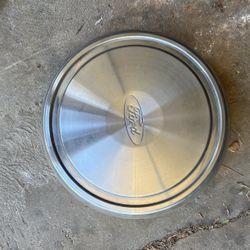 Ford 250 Hub Cap