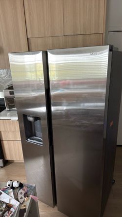 Samsung Refrigerator RS22T5201SR (needs repair)