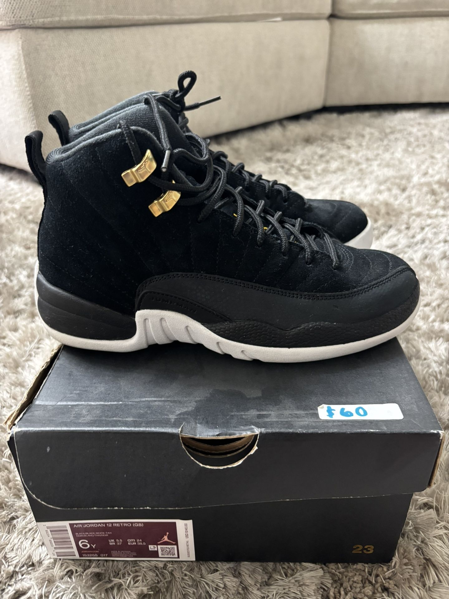 Air Jordan 12 Women’s Size 6Y