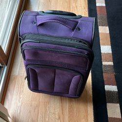 Four wheels carry on Suitcase 