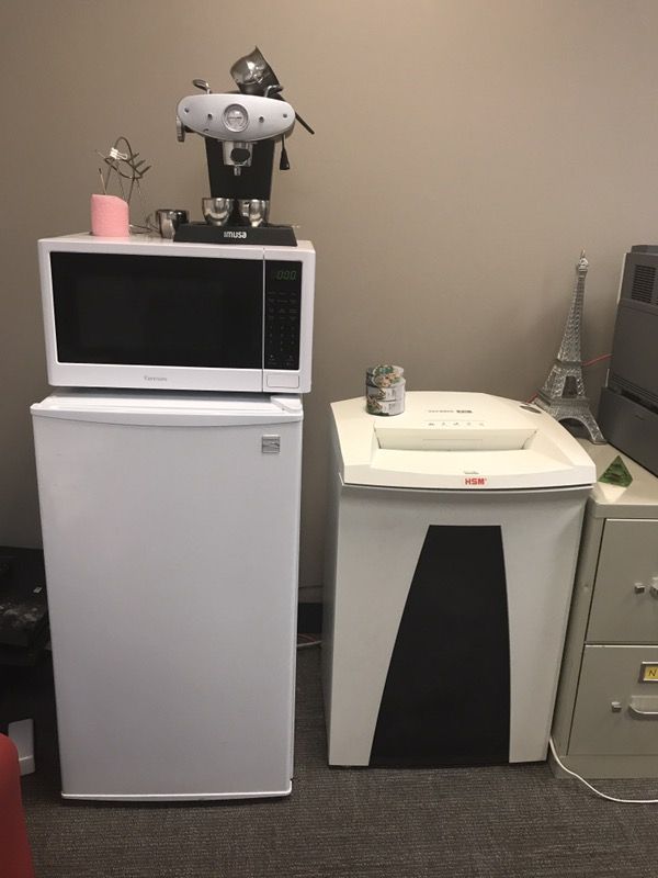 MICROWAVE, MINI FRIDGE AND SHREDDER (SECURIO B 32)