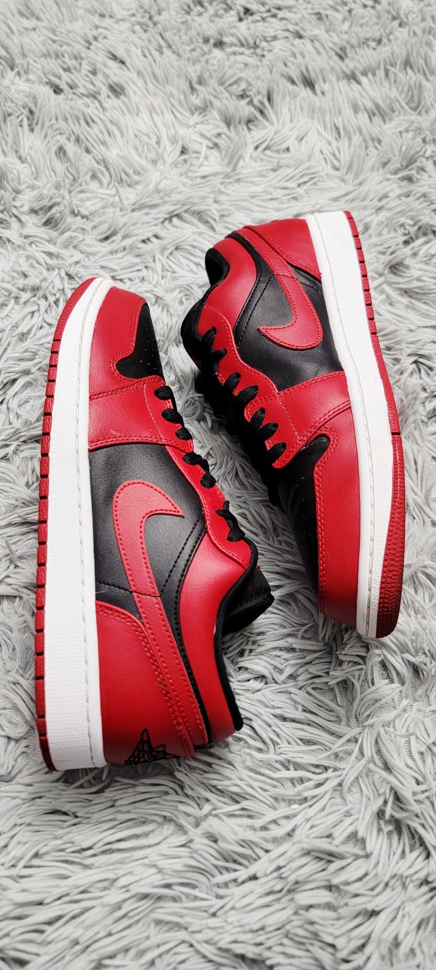 Size 10 Nike Air Jordan 1 Low Reverse Bred Gym red black 553558-606.