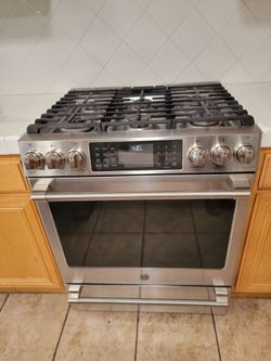 GE Cafe 30" Wi-FI Convection Oven Gas Stove