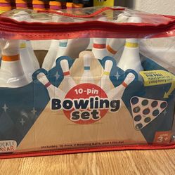 Chuckle & Roar 10-Pin Bowling Set