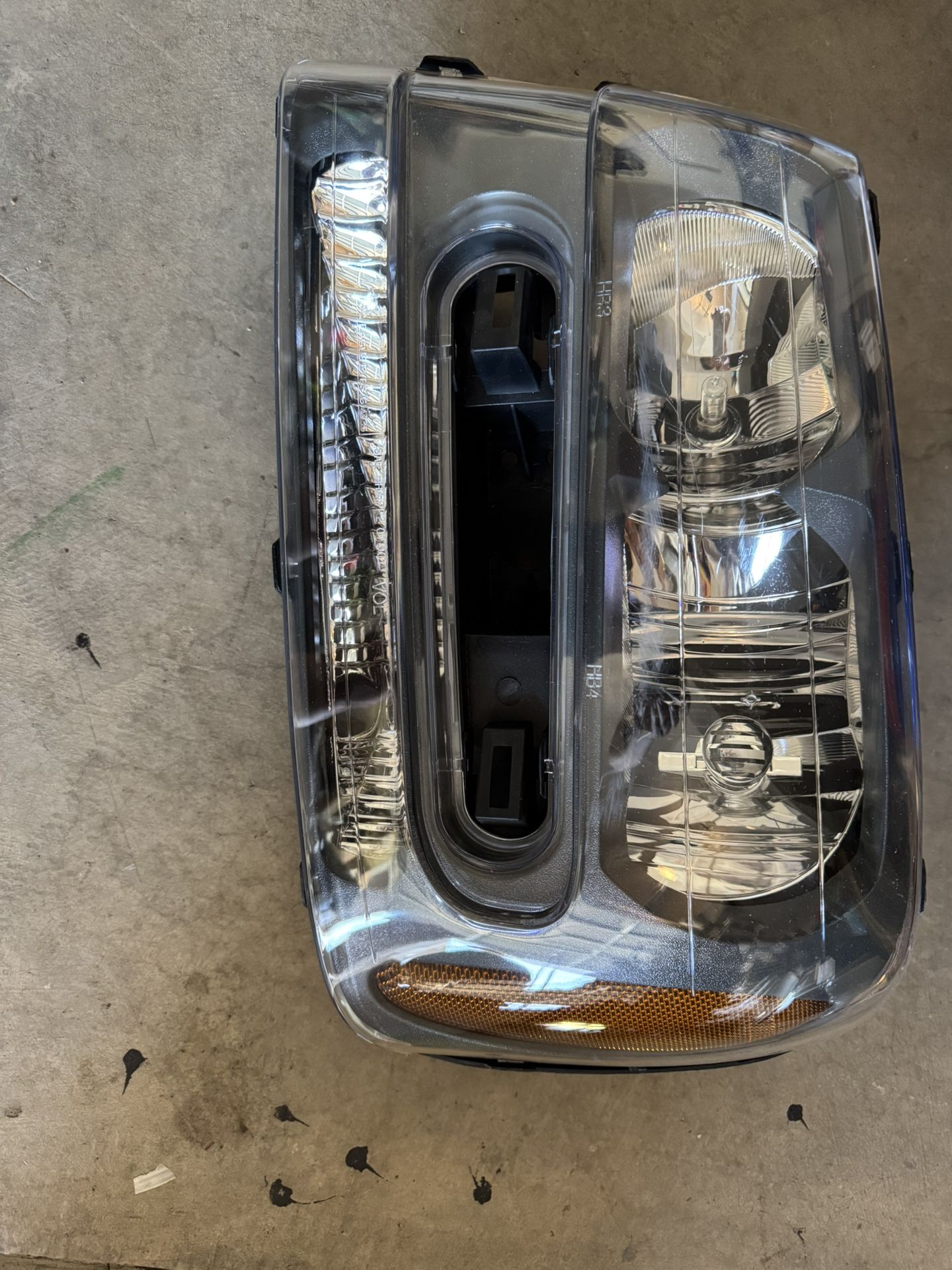 GM235-B001L Left Side Headlight
