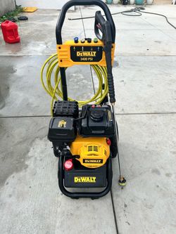 Shop DEWALT 3400 PSI 2.5 GPM Gas Pressure Washer with Maintenance-Free Pump, Heavy-Duty Commercial Cold Water Power Washer