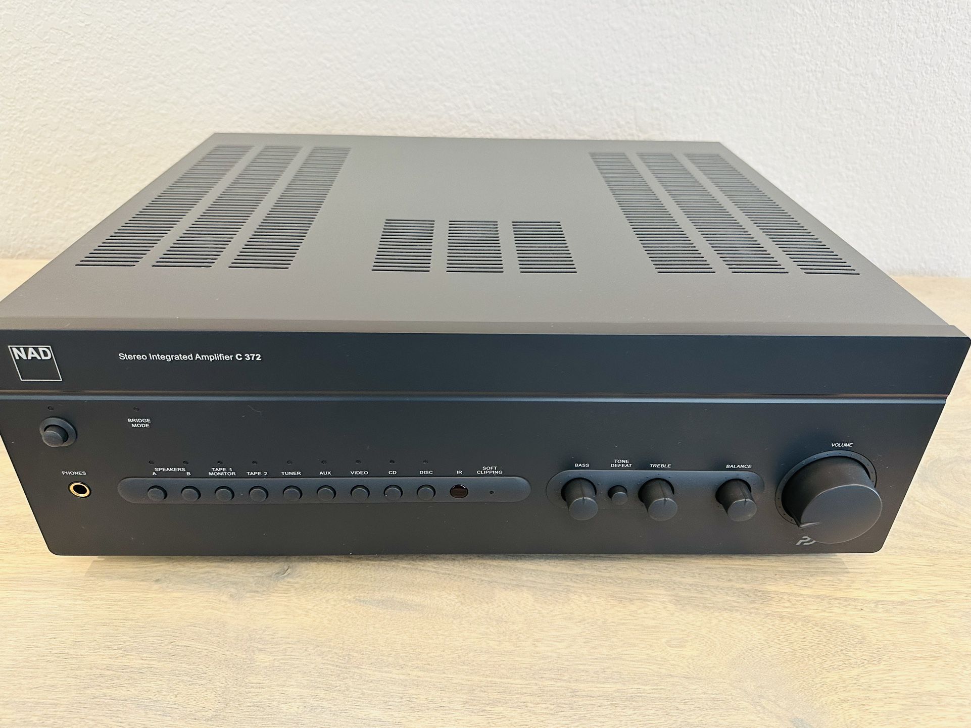 2003 NAD C372 150Wpc Stereo Integrated Amplifier NIB!