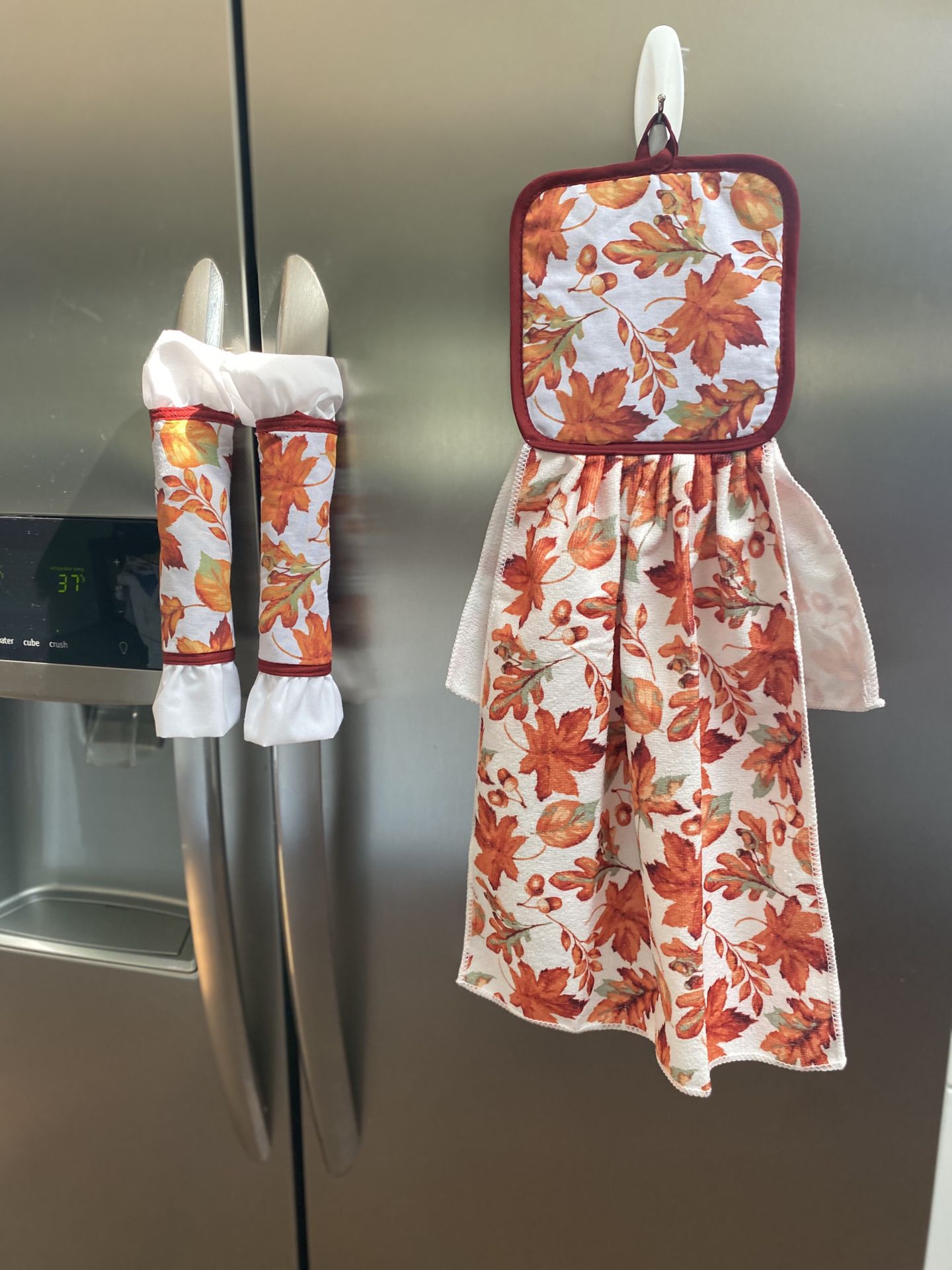 Kitchen towel with decorative pot holders