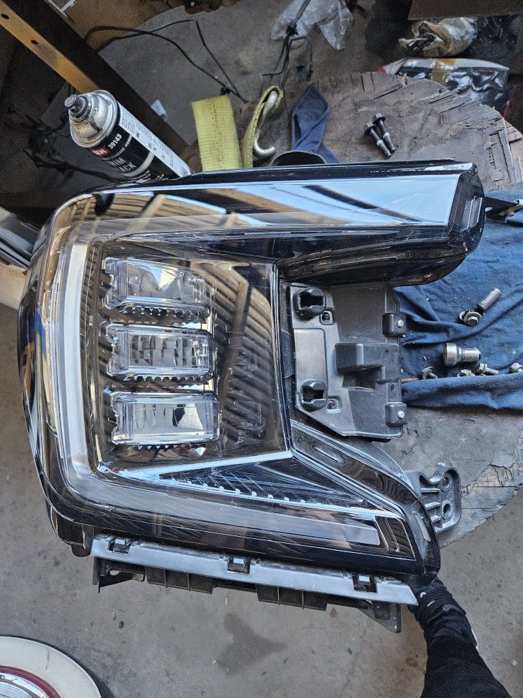 2023 GMC Yukon DENALI headlight Right RH 2021 2022 2023