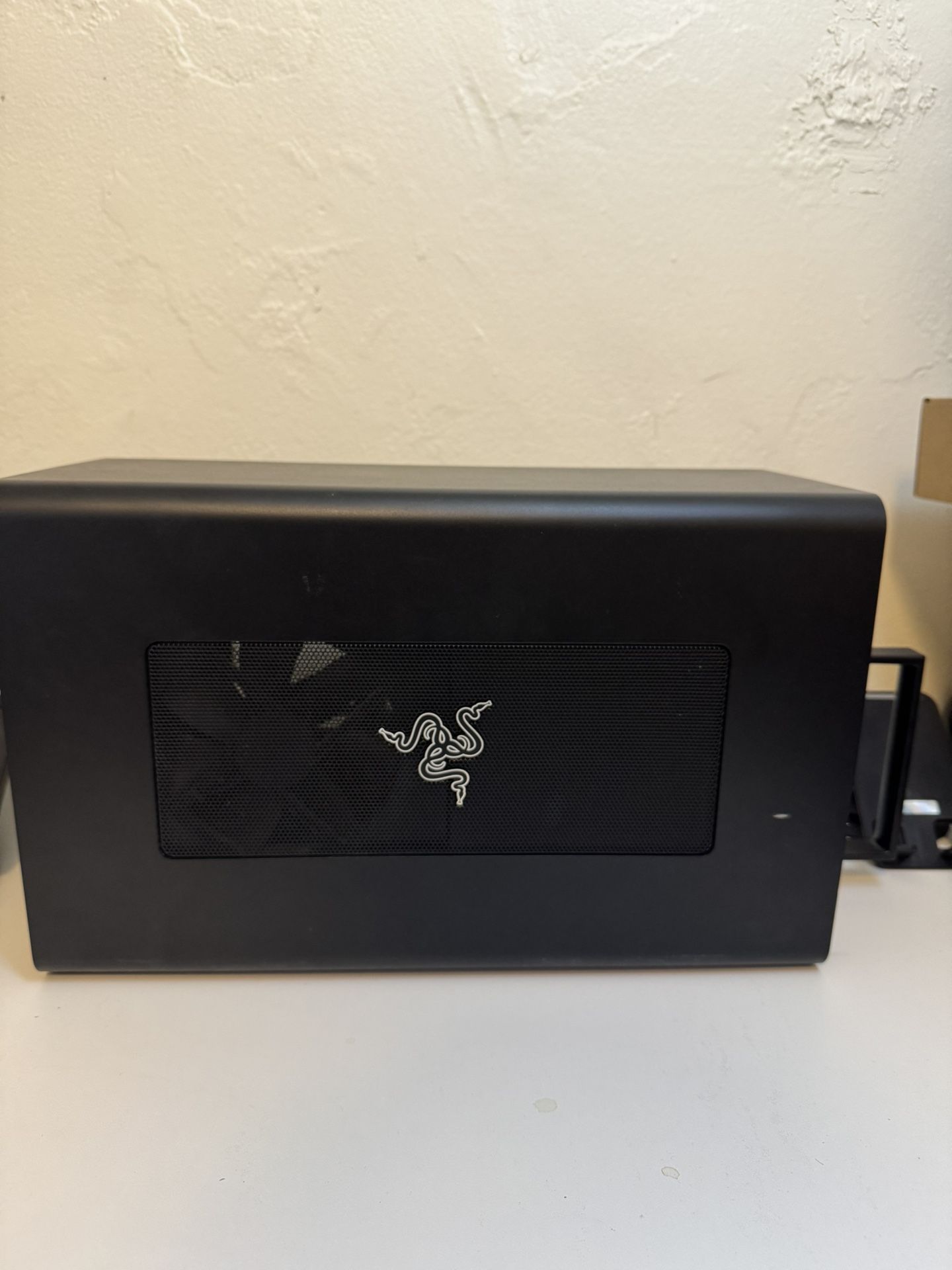 Razer Core X Chroma — Thunderbolt 3 eGPU Enclosure (650W PSU + Original TB3 Cable)