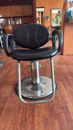 Salon chair