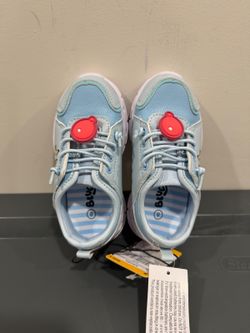 Bluey light-up sneakers Size: 8T