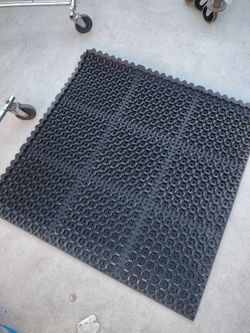 10 Uline H-2342 3x3 Modular Mat