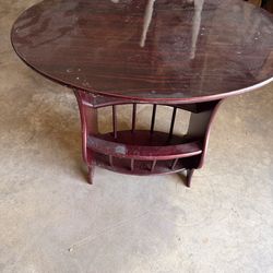 Small side table with magazine holder