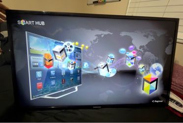Samsung 40” Smart TV 1080p + Remote & Wall Mount – Works Great